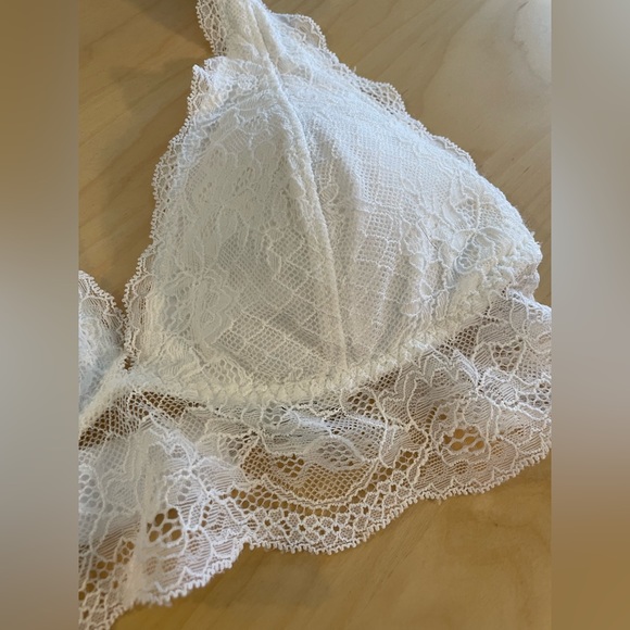 NWOT!! Abercrombie & Fitch Women white Lace Bralette, Size S - Picture 3 of 7